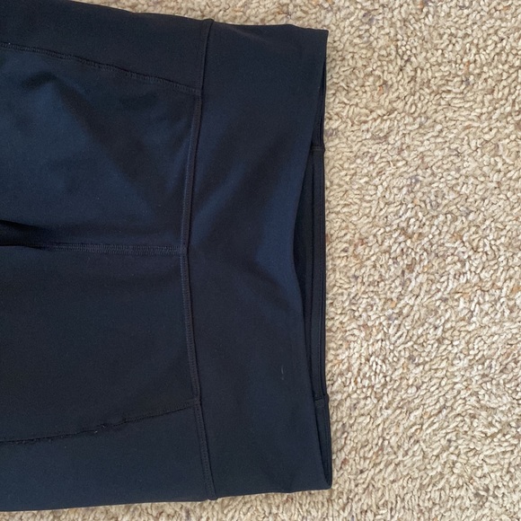 Under Armour Cropped Leggings with Mesh - Picture 3 of 5